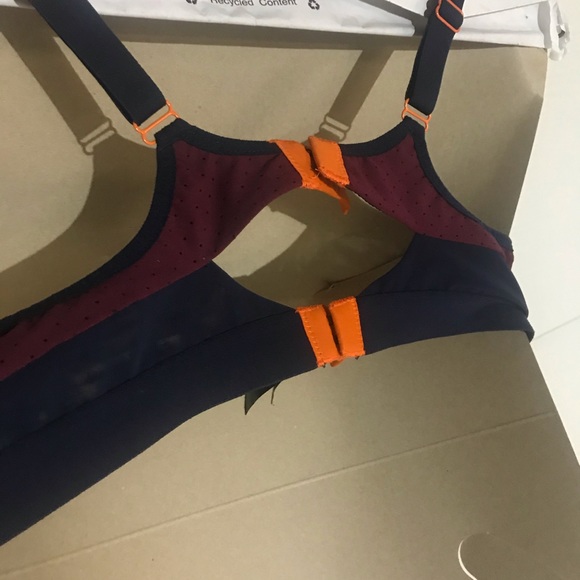 Sports  Bra - Picture 2 of 2